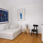 Bright And Perfect Location Appartement *