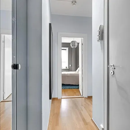 Bright And Perfect Location *